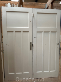 nr. 1696 oude grenen deuren (meerdere stuks)