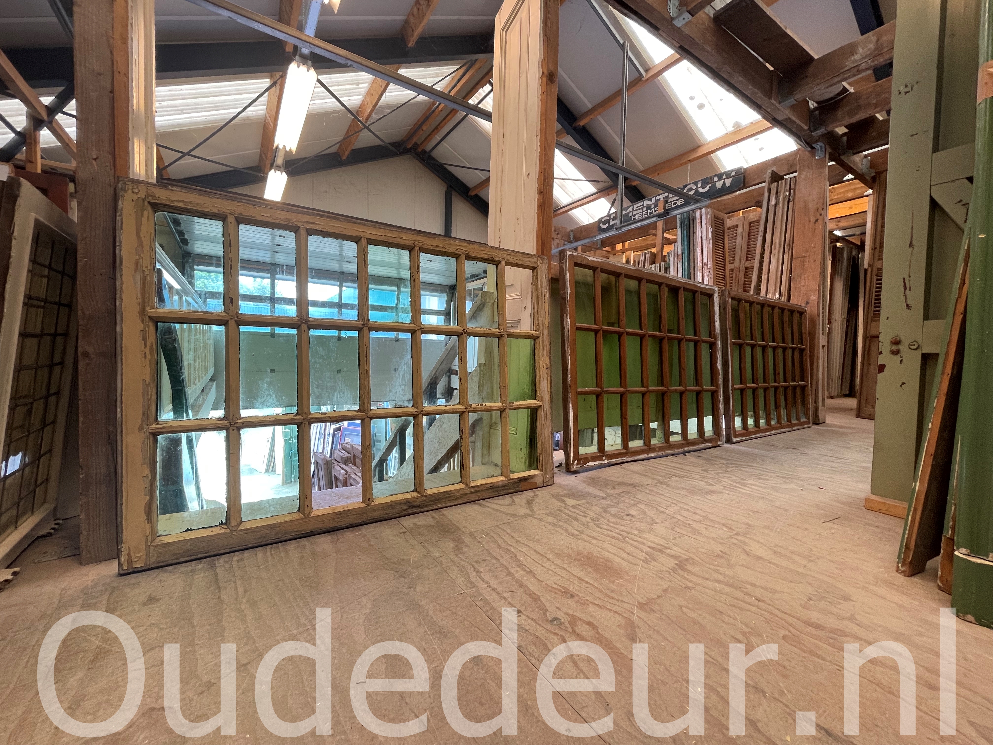 nr. r659 serie oude ramen, groenig glas