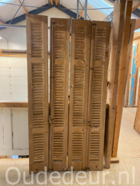 nr. L885 set van vier geloogde louvre