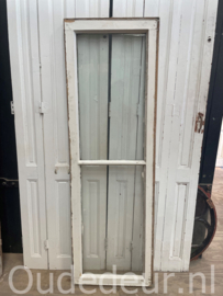 nr. r792 oude raam met twee ruiten