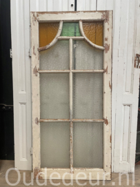 nr. r793 oude raam met figuurglas