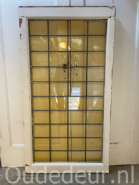nr. r871 raam met geel glas in lood
