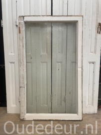nr. r791 raam met draadglas