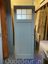 nr. GL672 oude deur met glas in lood raampje