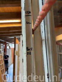 nr. 1770 oude paneeldeur met geel glas