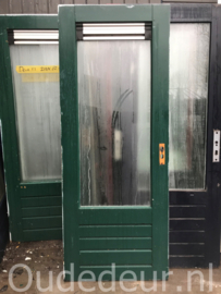 nr. a402 achterdeuren met dubbel; glas (meer beschikbaar)