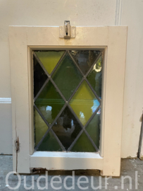 nr. r863 klein raam met glas in lood