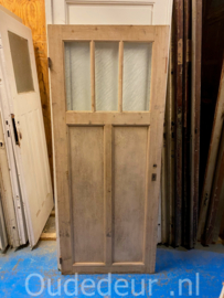nr. 1899 oude deur met drie glasvakken