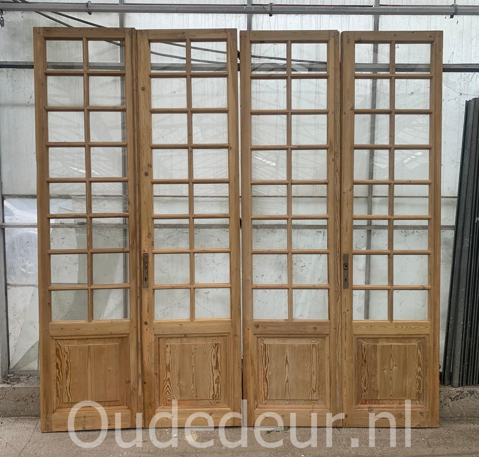 nr. set993 twee gelijke sets oude kale deuren