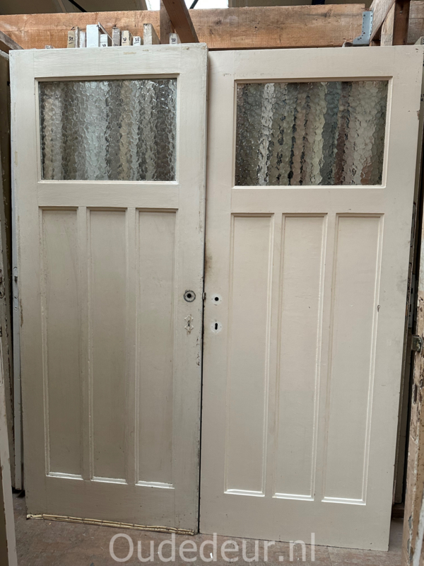 nr. 1696b oude grenen deuren met ruit (meerdere beschikbaar)