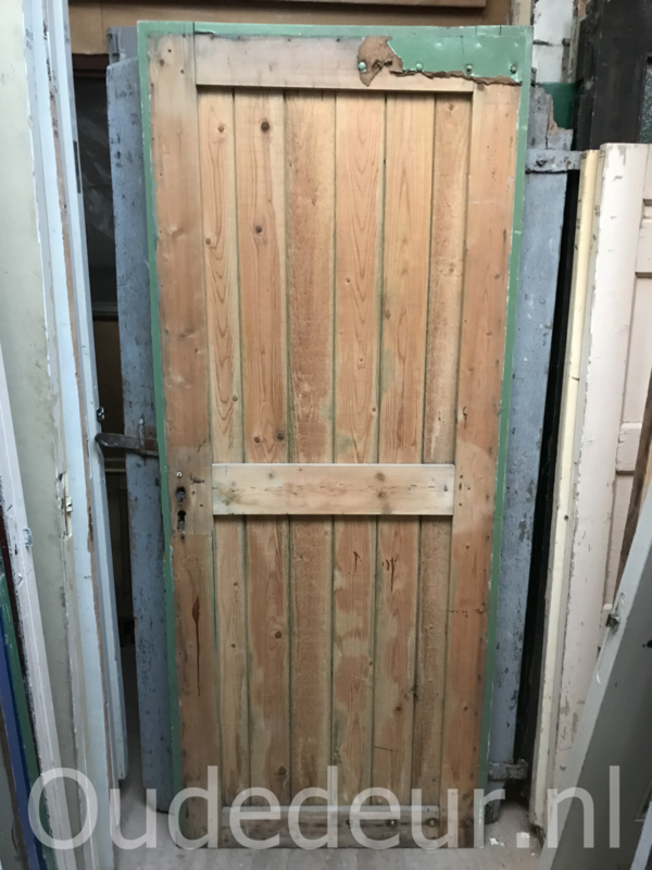 nr. 4211 opgeklampte oude deur