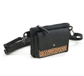 Zwarte clutch met panterprint van het merk ookleuk