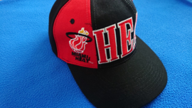 VINTAGE 90S STARTER TRI POWER PET ( LICHT GEBRUIKT ) MIAMI HEAT