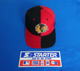 VINTAGE 90S STARTER TWO TONE PET ( LICHT GEBRUIKT ) CHICAGO BLACKHAWKS ( ZELDZAAM )