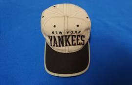 VINTAGE 90 STARTER ACADEMY ARCH PET WIT ( ZELDZAAM ) ( LICHT GEBRUIKT ) NEW YORK YANKEES