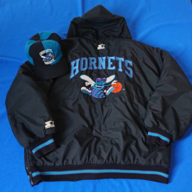 VINTAGE 90S STARTER PUFFER JAS + PINWHEEL PET ( LICHT GEBRUIKT ) CHARLOTTE HORNETS