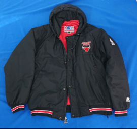 VINTAGE 90S STARTER PUFFER JAS ( 1 ) ( LICHT GEBRUIKT ) CHICAGO BULLS