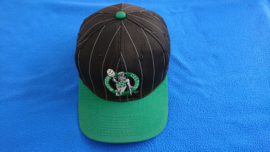 VINTAGE 90S STARTER PINSTRIPE PET ( LICHT GEBRUIKT ) BOST0N CELTICS ( ZELDZAAM )