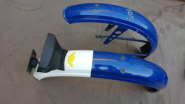 SPATBORD SET BLAUW ( 27-2 ) MET ACHT L HUISJE EN PLAAT HOUDER