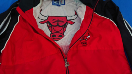 VINTAGE 90S STARTER WINDBREAKER ( 30-3 ) ( LICHT GEBRUIKT ) CHICAGO BULLS ( ZEER ZELDZAAAM )