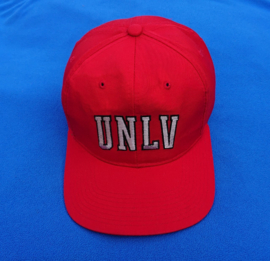 VINTAGE 90S STARTER ARCH PET ( LICHT GEBRUIKT ) RUNNIN REBELS UNLV ( ZEER ZELDZAAM )