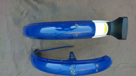 SPATBORD SET BLAUW ( 27-2 ) MET ACHT L HUISJE EN PLAAT HOUDER