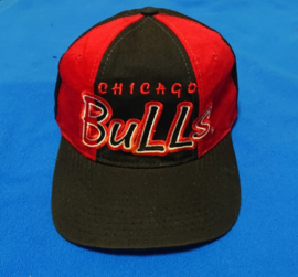 VINTAGE 90S STARTER TRI POWER GRAFFITI PET ( LICHT GEBRUIKT ) CHICAGO BULLS