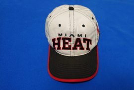 VINTAGE 90 STARTER ACADEMY ARCH PET WIT ( ZELDZAAM ) ( LICHT GEBRUIKT ) MIAMI HEAT