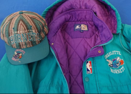VINTAGE 90S STARTER JAS+ARCH PET ( LICHT GEBRUIKT ) CHARLOTTE HORNETS