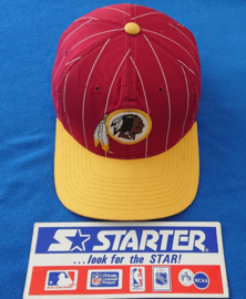 VINTAGE 90S STARTER PINSTRIPE PET ( LICHT GEBRUIKT ) WASHINGTON REDSKINS ( ZELDZAAM )