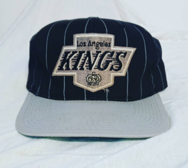 VINTAGE 90S STARTER PINSTRIPE PET ( LICHT GEBRUIKT ) LOS ANGELES KINGS (ZELDZAAM )