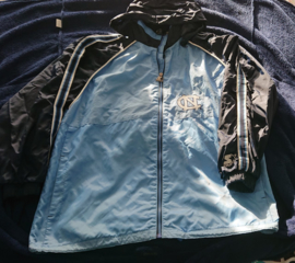 VINTAGE 90S STARTER WINDBREAKER ( LICHT GEBRUIKT ) CAROLINA TAR HEELS