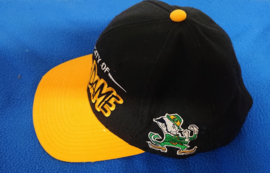 VINTAGE 90S STARTER GRAFITTI PET ( NIEUW ZOND TAGS ) NOTRE DAME FIGHTIING IRISH