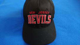 VINTAGE 90S STARTER ARCH PET ( LICHT GEBRUIKT ) NEW JERSEY DEVILS ( ZELDZAAM )