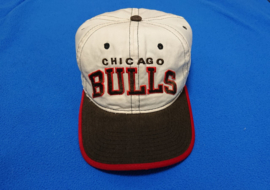 VINTAGE 90 STARTER ACADEMY ARCH PET WIT ( ZELDZAAM ) ( LICHT GEBRUIKT ) CHICAGO BULLS