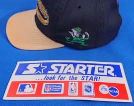 VINTAGE 90S STARTER SCRIPT PET ( LICHT GEBRUIKT ) NOTRE DAME FIGHTING IRISH ( ZELDZAAM )