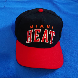 VINTAGE 90S STARTER ARCH PET ( LICHT GEBRUIKT ) MIAMI HEAT