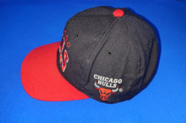 VINTAGE 90S STARTER ARCH PET ( LICHT GEBRUIKT ) CHICAGO BULLS