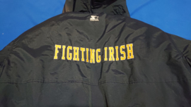 VINTAGE 90S STARTER PUFFER JAS ( LICHT GEBRUIKT ) NOTRE DAME FIGHTING IRISH