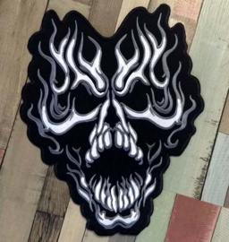 Back Patch - Screaming skull in tribal / flames