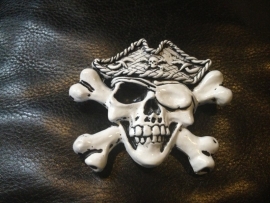 B111 - Belt Buckle - Pirate Skull