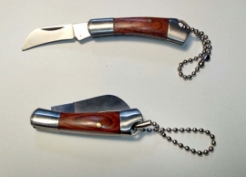 Metal Keychain - KNIFE with Scythe-Look Blade