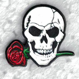 PIN - Skull with Rose between its teeth