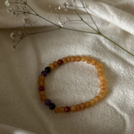 Barnsteen armbandje volwassenen honey raw met granaat, amethist en rode jaspis met extra lengte