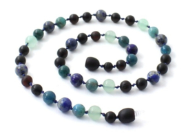 Barnsteen ketting volwassenen cherry met apatiet, groene aventurijn en lapis lazuli