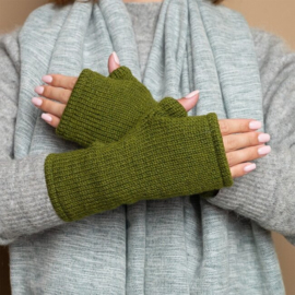 Sjaal met verhaal - wollen gebreide handwarmers olive