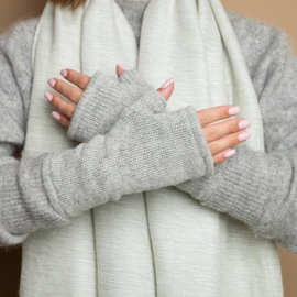 Sjaal met verhaal - wollen gebreide handwarmers grijs