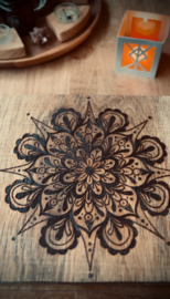 Uwwalon handgemaakte eiken borrelplank Mandala