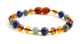 Barnsteen armbandje kind cognac met lapis lazuli en labradoriet