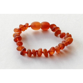 Barnsteen armbandje kind raw cognac rounded